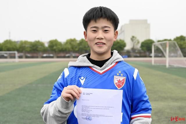 男人舔美女尿口